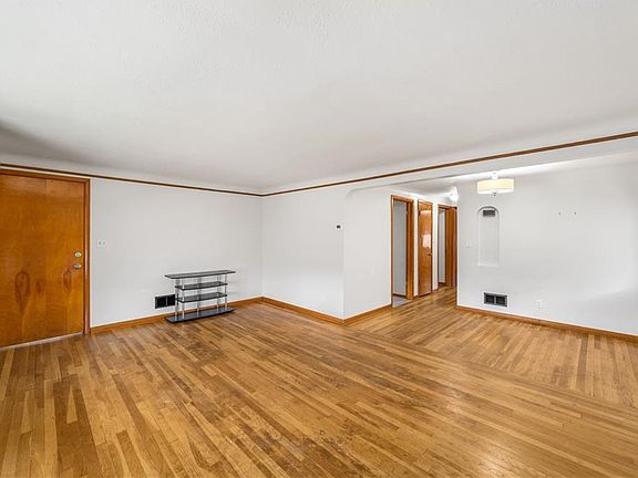 4th image of 2207 Oak Park Ave