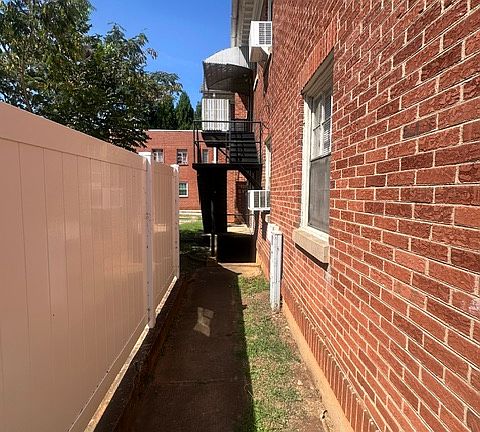2nd image of 115 Westmoreland Ct #9