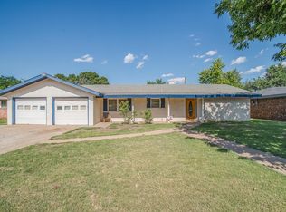 2015 Rice Dr, Levelland, TX 79336