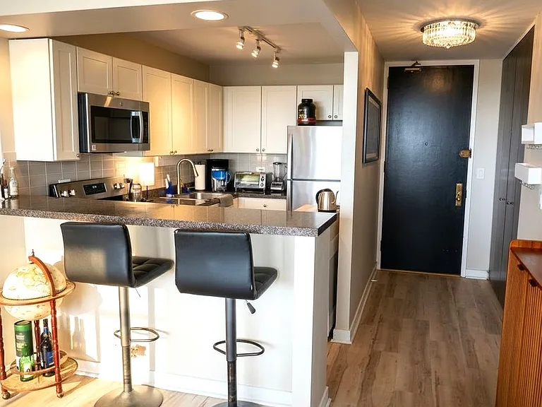 655 W Irving Park Rd #1907 — Photo 4