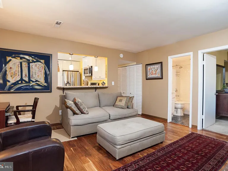901 M St NW #401 — Photo 12