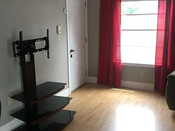 48 North St APT 5, Ware, MA 01082