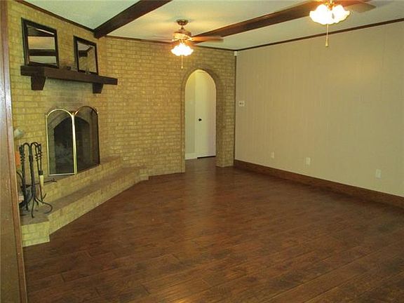 3rd image of 1105 Denmark Dr