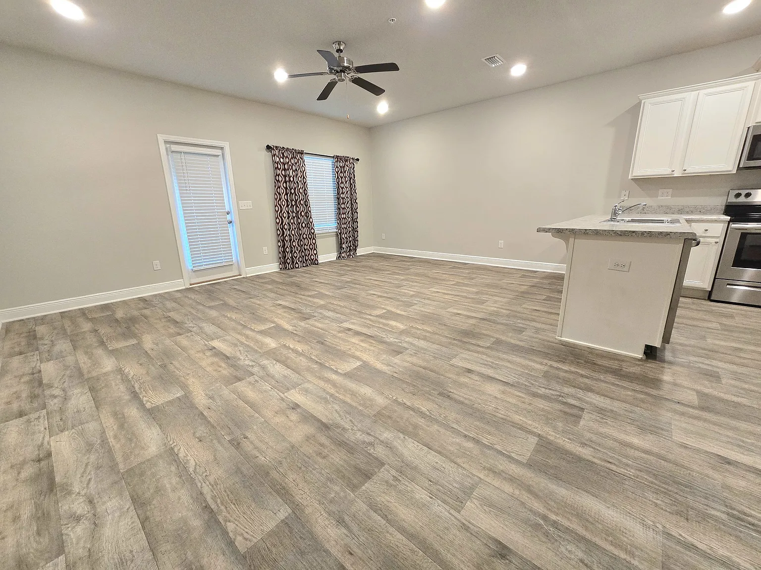 3 bed, 1428 sqft, $1,750 — Photo 3