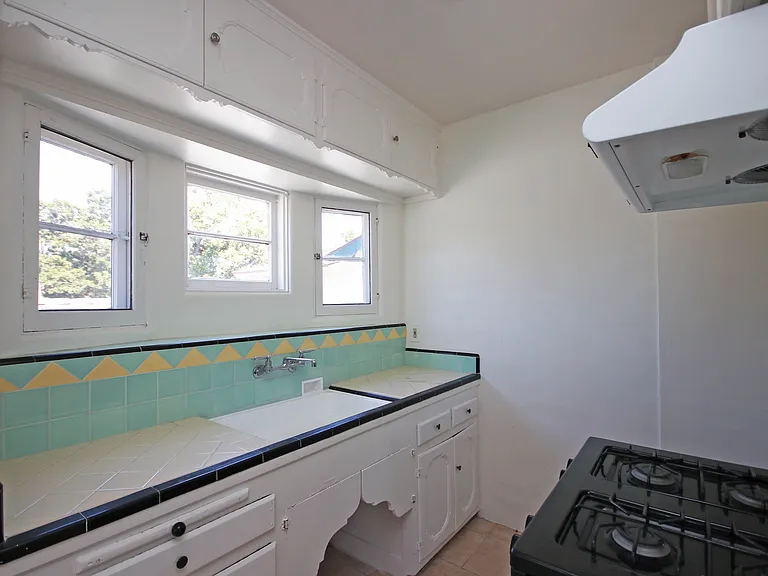 409 N Monterey St #1/2 — Photo 11