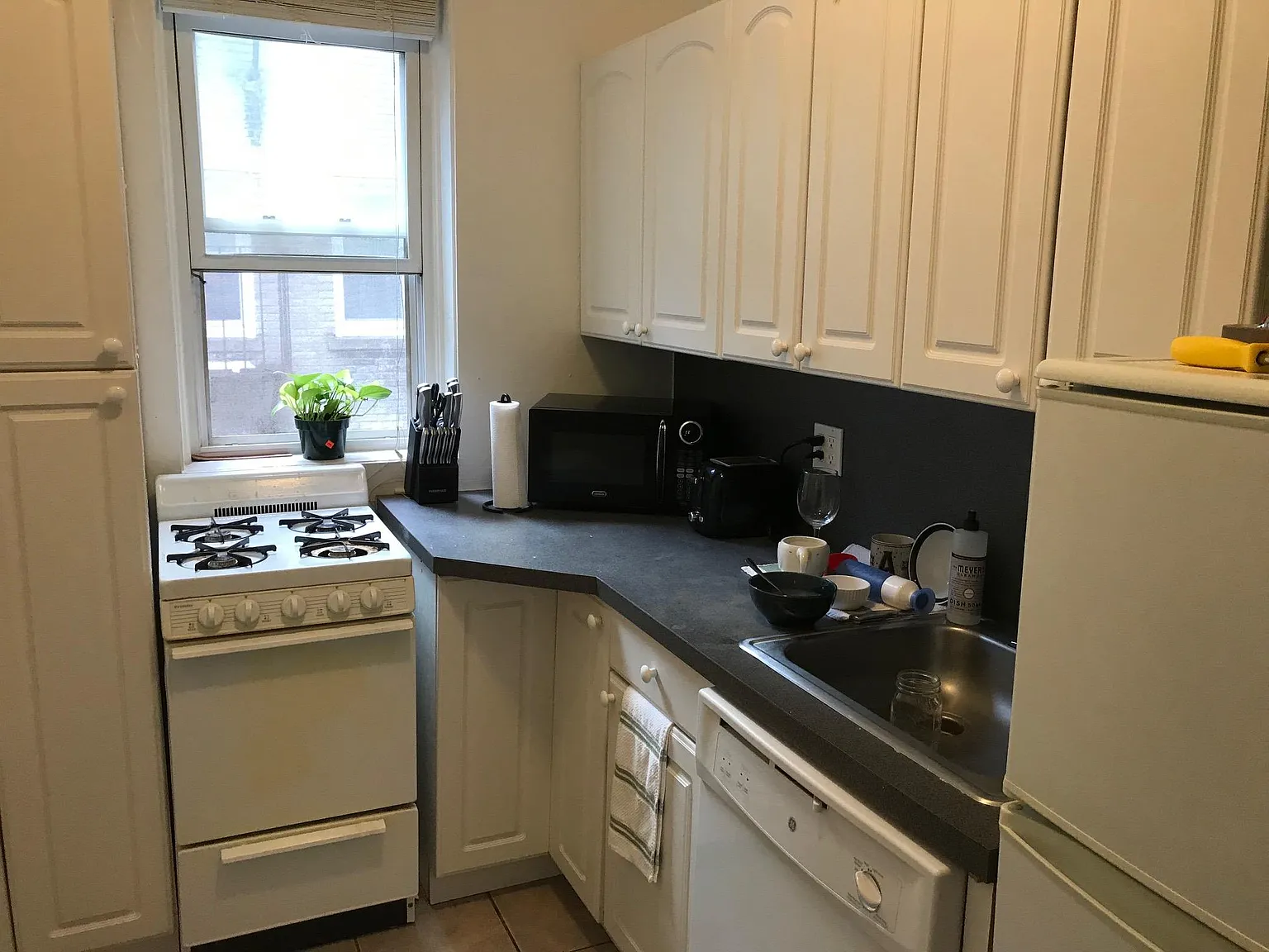 2 bed, 600 sqft, $3,100 — Photo 1