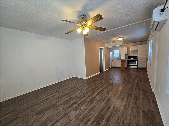 3rd image of 4415 McKinney St #B