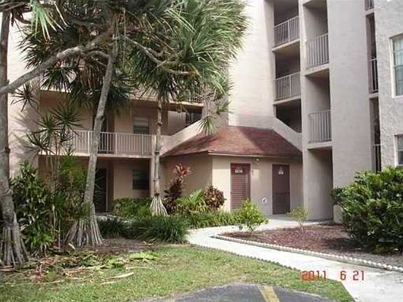 4th image of 9440 Live Oak Pl APT 205