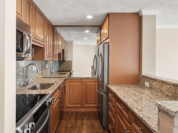 3rd image of 247 Washington Ave APT 10