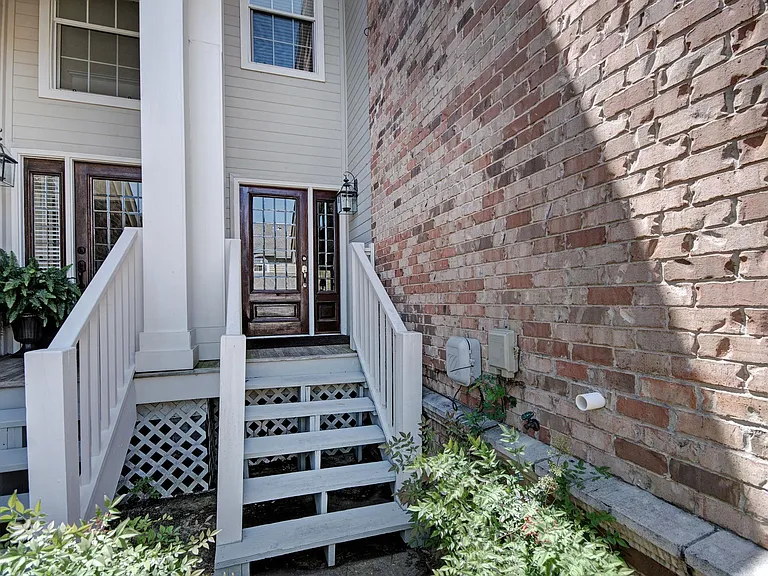 Charleston Cir — Photo 23