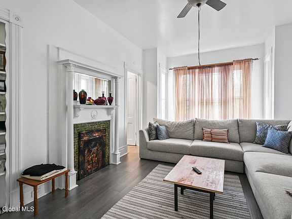 4th image of 135 5th Avenue