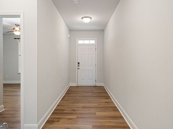 5th image of 3477 Spruce Way SW