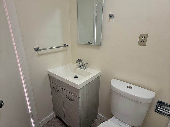3rd image of 2110 Kittredge St #107