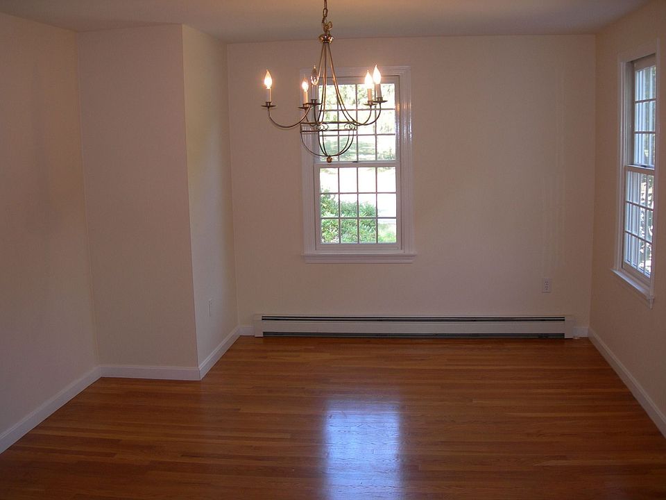 2nd image of 3184 Main St