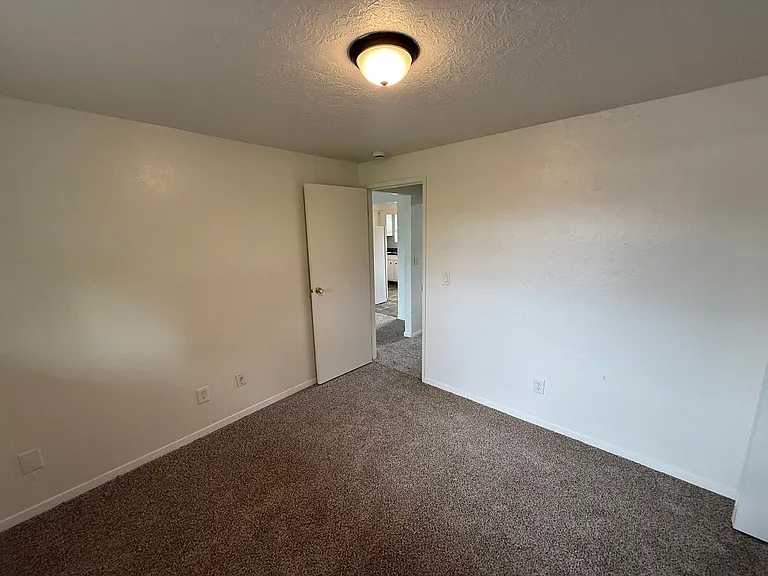 926 SE Uglow Ave #3 — Photo 12