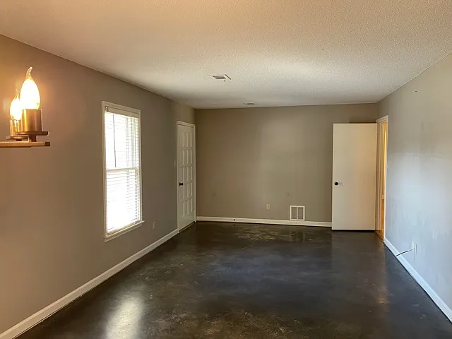 809 Southwest Dr — Photo 5