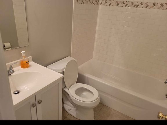 5th image of 3941 Hartlake St