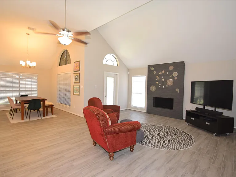 22922 Glenover Dr — Photo 12