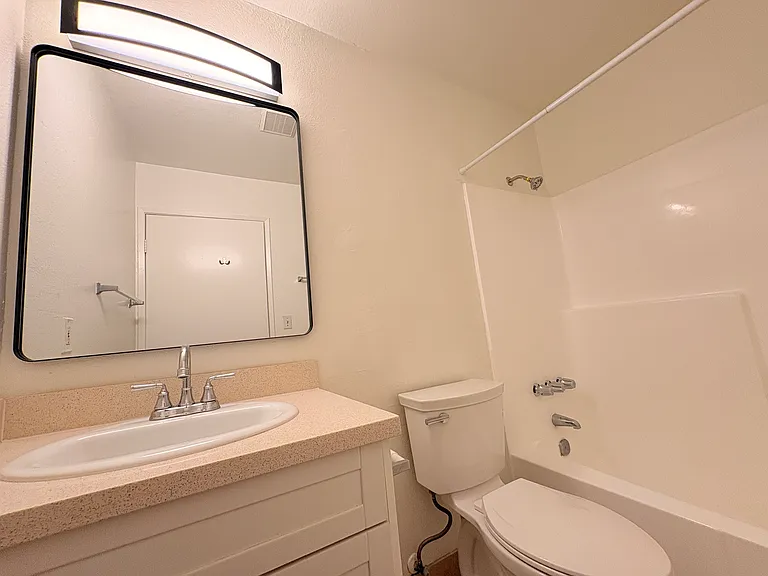 615 W Milford St — Photo 10