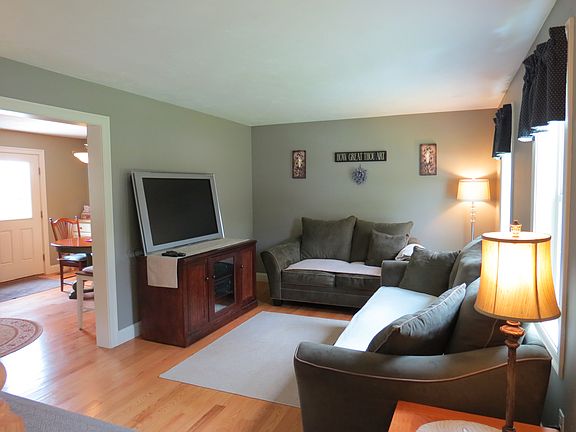 3rd image of 212 Rocky Meadow St