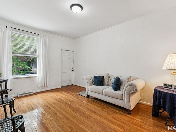3rd image of 4265 Botanical Ave