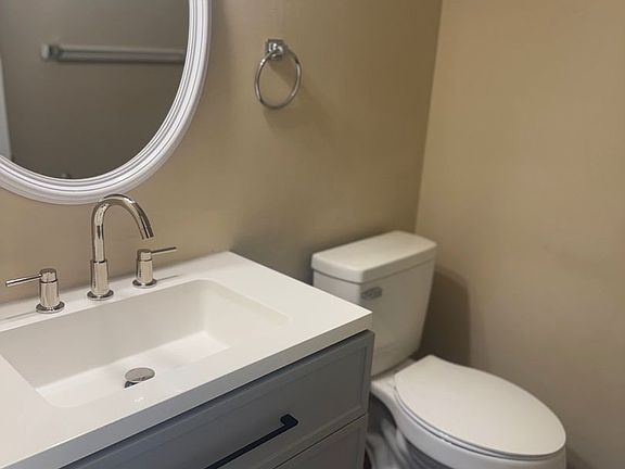 4th image of 800 Verdant Dr APT B
