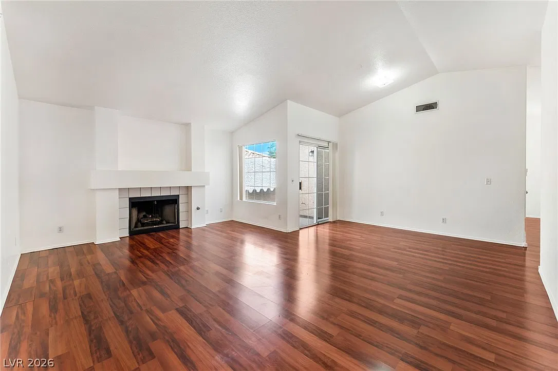 3 bed, 2.0 bath, 1493 sqft, $1,900 — Photo 4