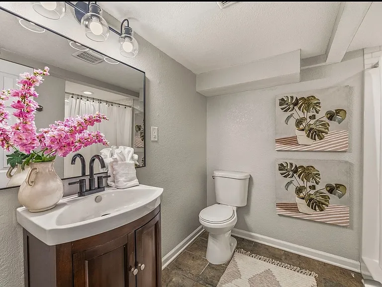 6739 Roe Ave — Photo 36