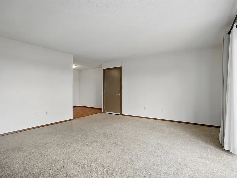 Westgate Apartments — Photo 33