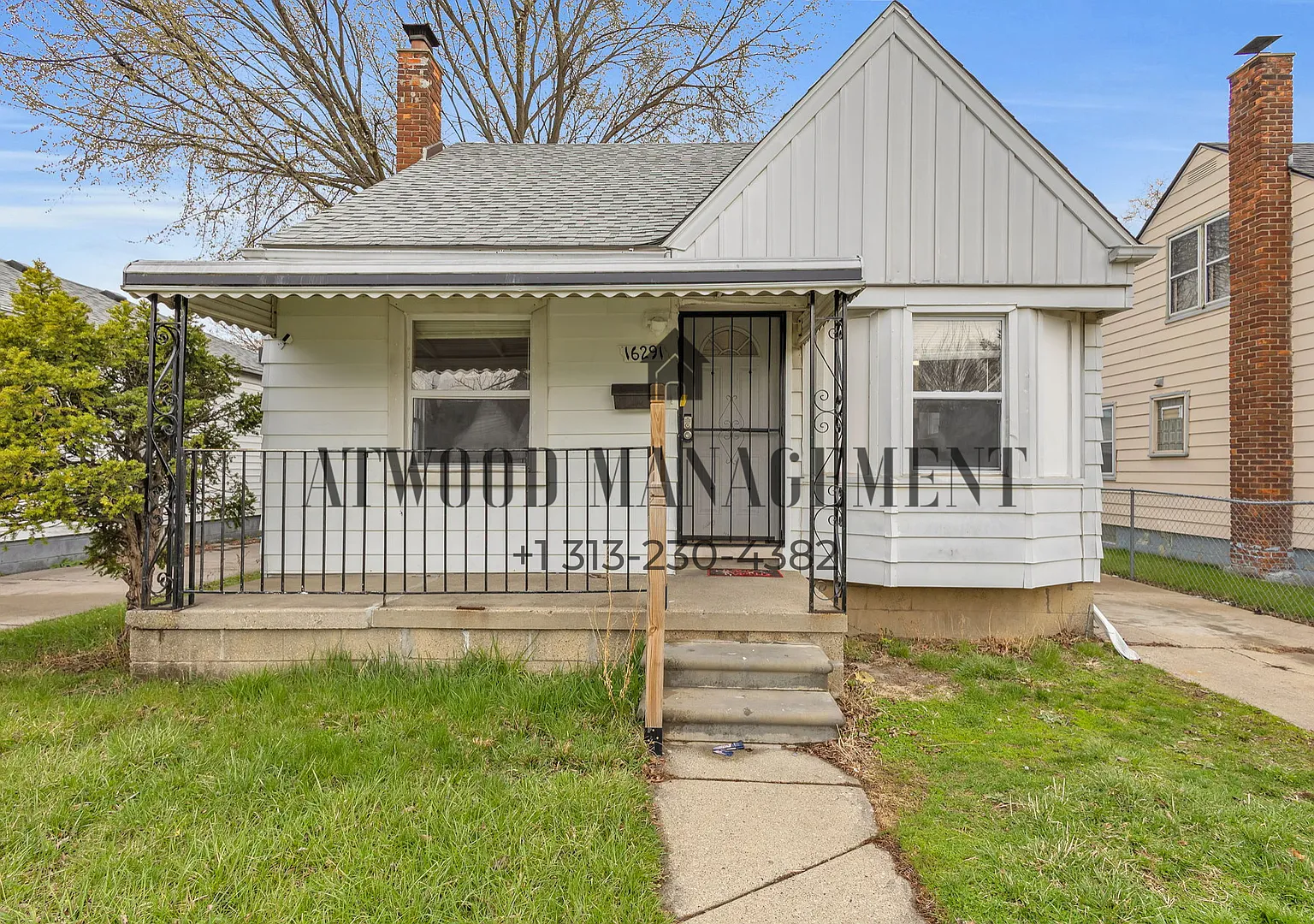 This beautifully updated 3-bedroom, 1-bath single-family home is ready for move-in! — Photo 1