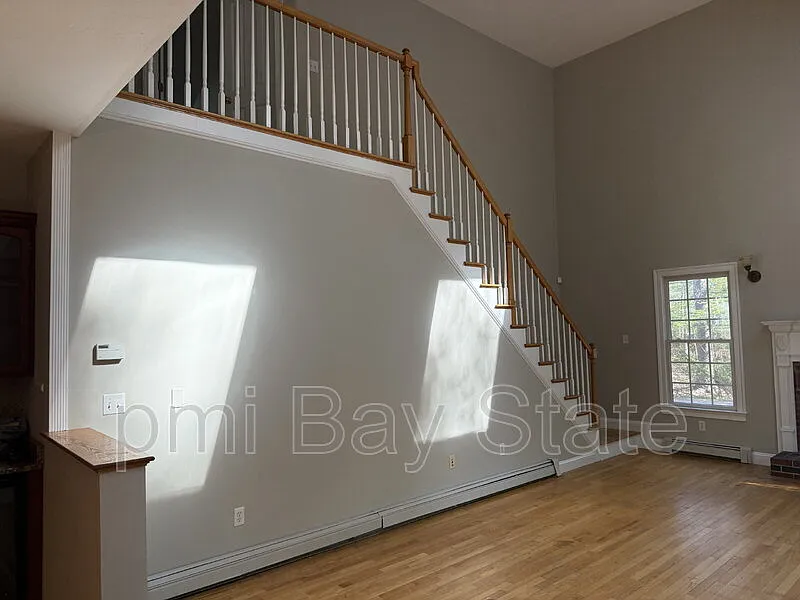4 bed, 2.5 bath, 3350 sqft, $4,500 — Photo 4