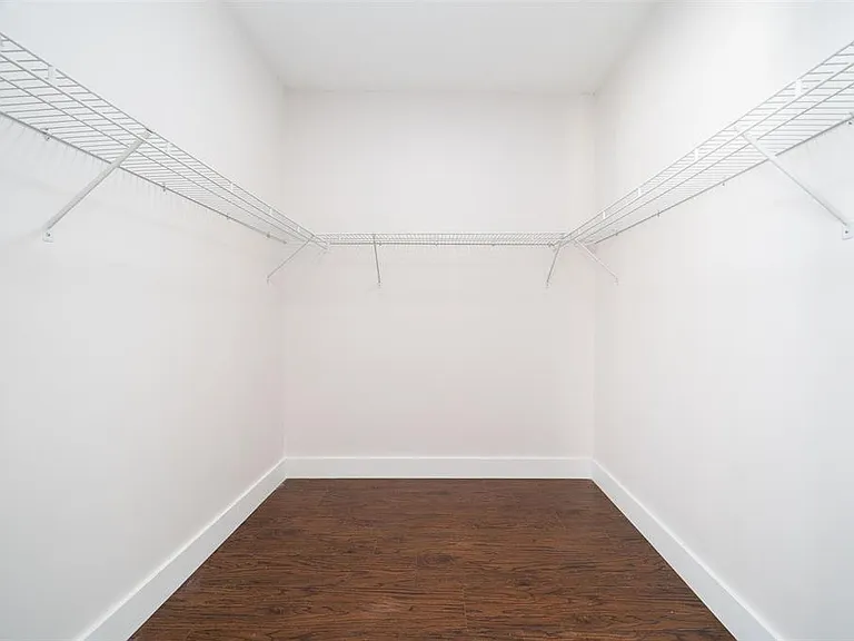 414 50th St #202 — Photo 11