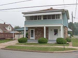 1st image of 407 Fleming St
