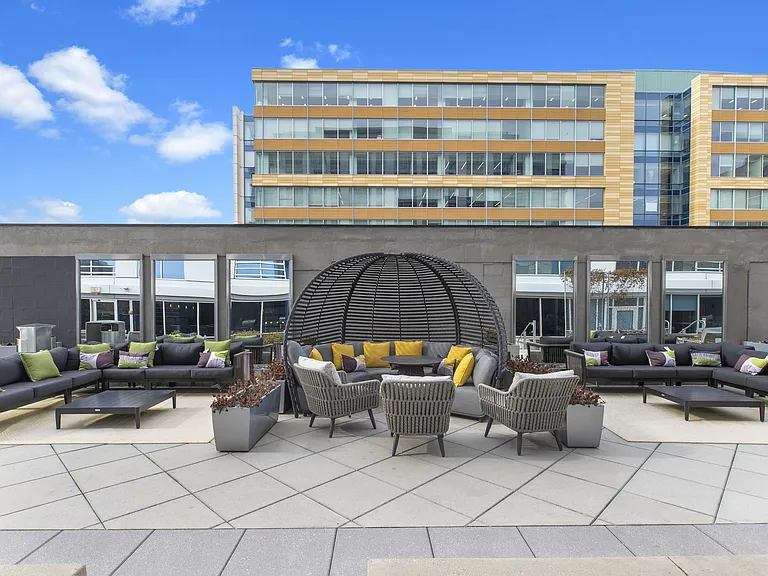 Courtyard at Leo at Waterfront Station