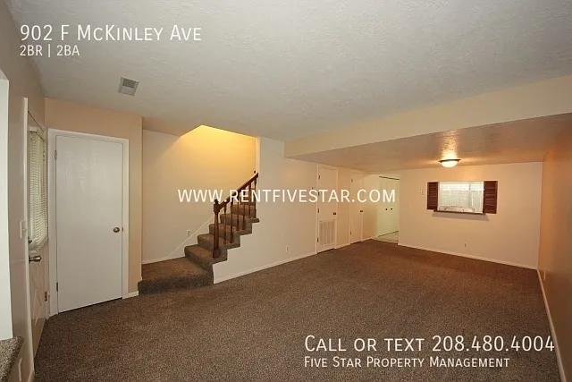 Spacious McKinley Townhome Available! — Photo 3
