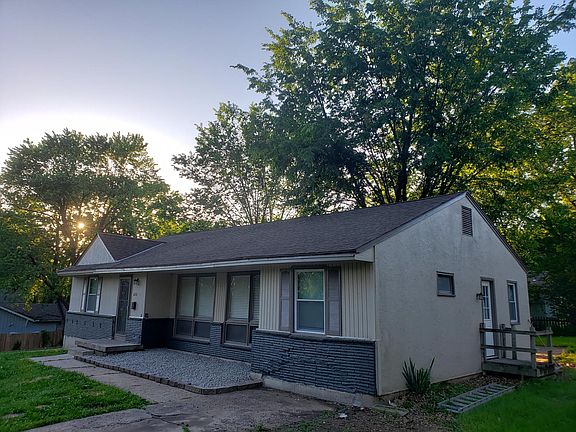 2nd image of 600 E 90th St