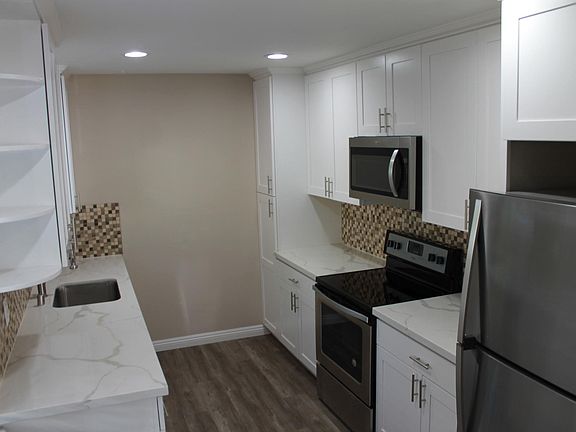 4th image of 160 Carlton Ave APT 1