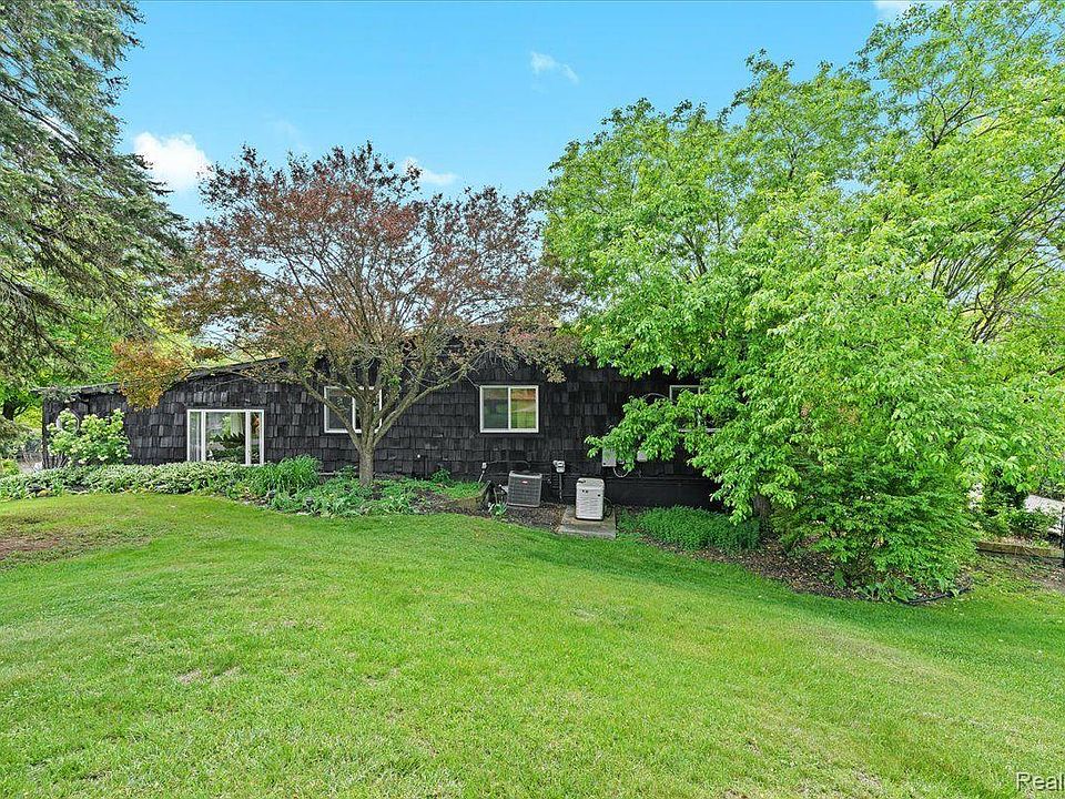 南*ス様 house on the hill S/S Tee (Tile) 10 2865 Steeple Hill Rd, White Lake, MI 48383 | MLS