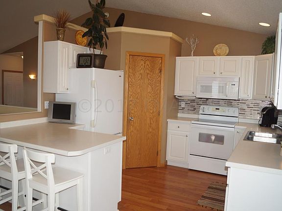 4th image of 1635 8th St E