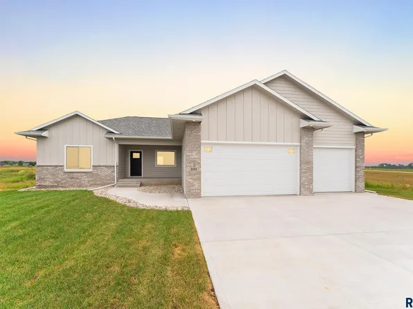 300 Willow Trl, Crooks, SD 57020