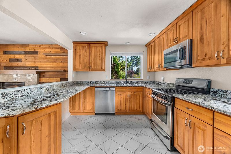 3rd image of 21603 125th Street Ct E