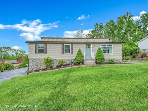 407 Kingsley Blvd, Peckville, PA 18452