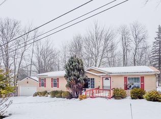 23 Oak Ln, Equinunk, PA