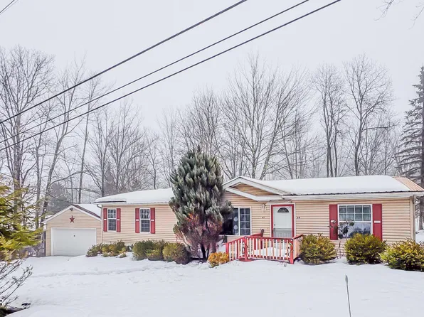 23 Oak Ln, Equinunk, PA 18417