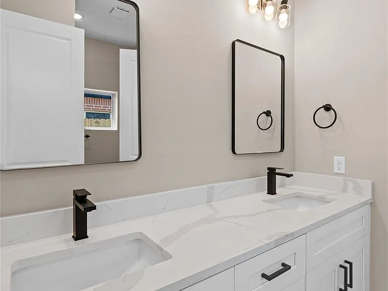 2618 Liguria Ln — Photo 14