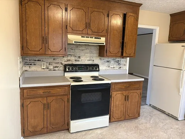 1701 Heritage Cir — Photo 7