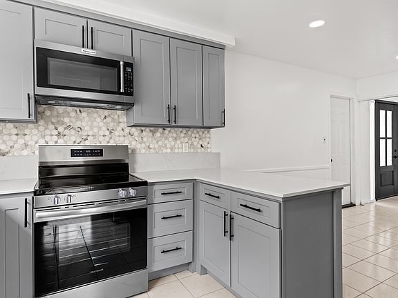 5th image of 22589 Bell Brook St