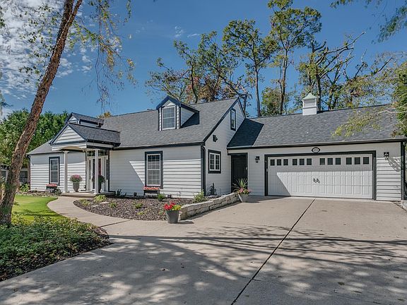 3rd image of 1701 S Hillcrest Dr