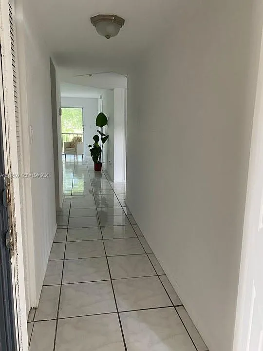 Versailles Gardens Condo — Photo 4