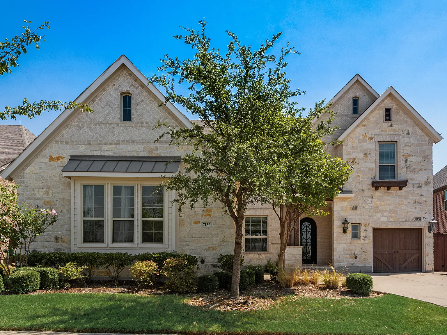 5 bed, 4.5 bath, 3765 sqft, $4,500 — Photo 2